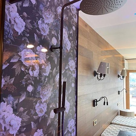 Hotel Henriette Malè Zewnętrze zdjęcie