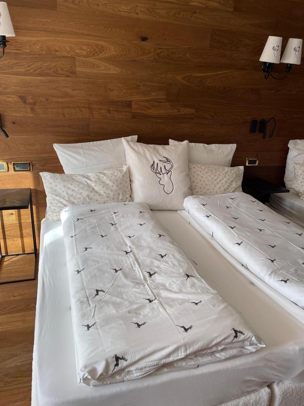 Hotel Henriette Malè Zewnętrze zdjęcie