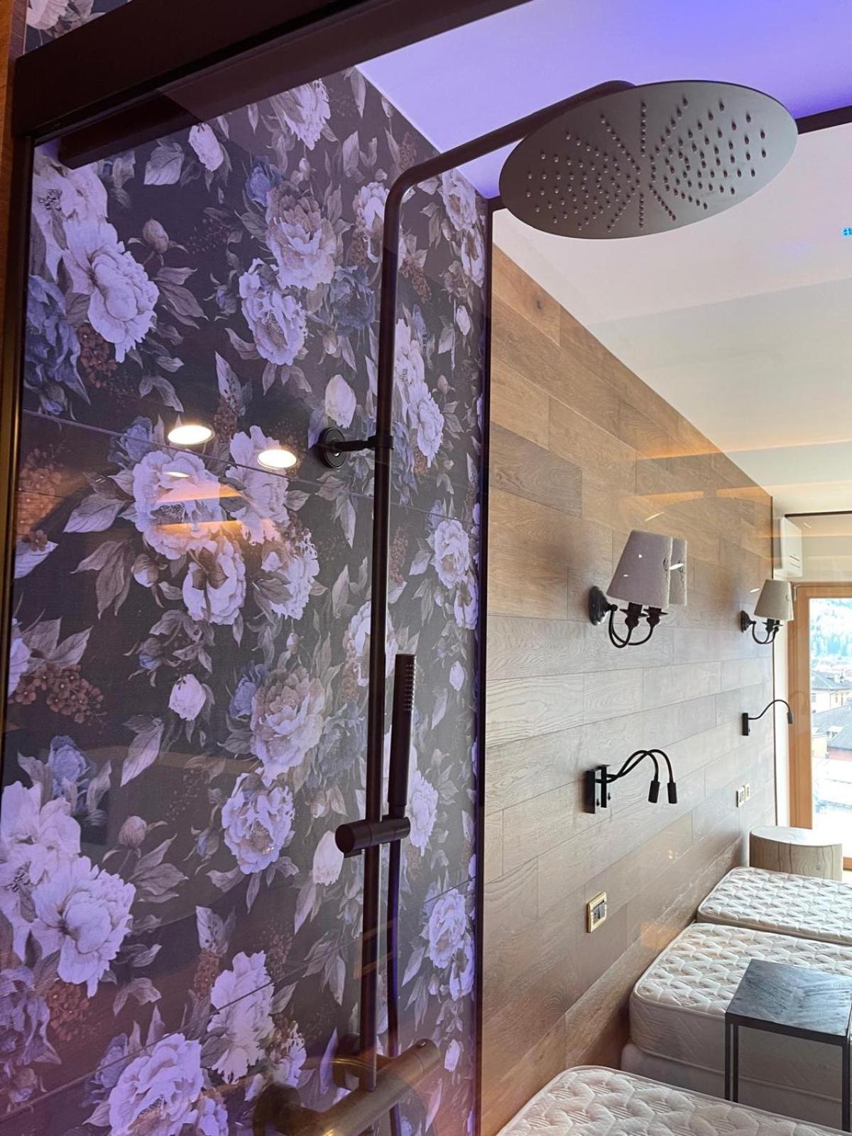 Hotel Henriette Malè Zewnętrze zdjęcie